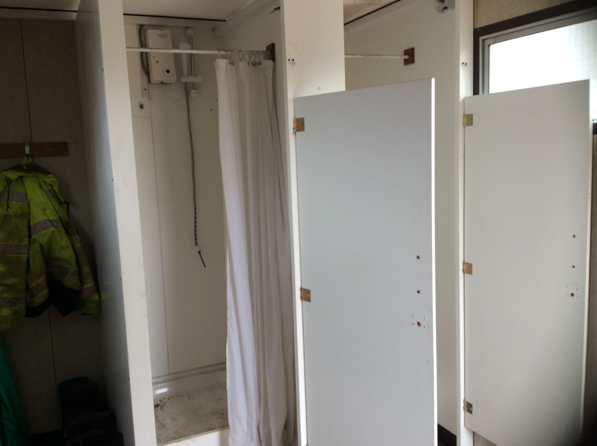 3.6M X 2.4M JACKLEG WASHROOM WITH SHOWERS - Image 7 of 8