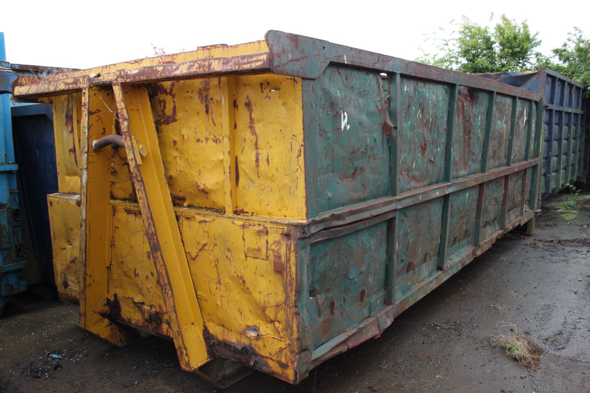 35YRD DOUBLE DOOR RORO SKIP WITH SIDE LADDER