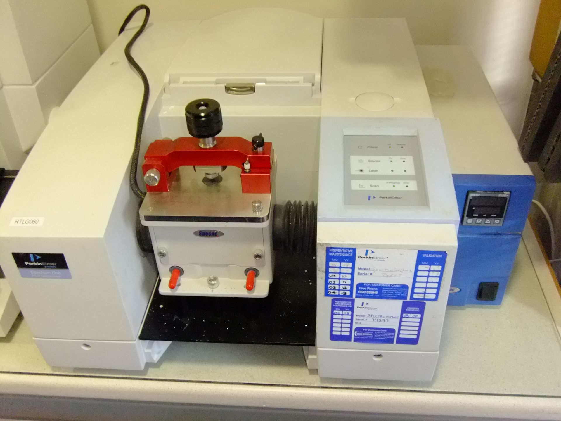 PERKIN ELMER AUTO IMAGE FTIR WITH MICROSCOPE WITH HOT STAGE, SPECTRUM ONE SPECTROMETER SERIAL - Image 2 of 2