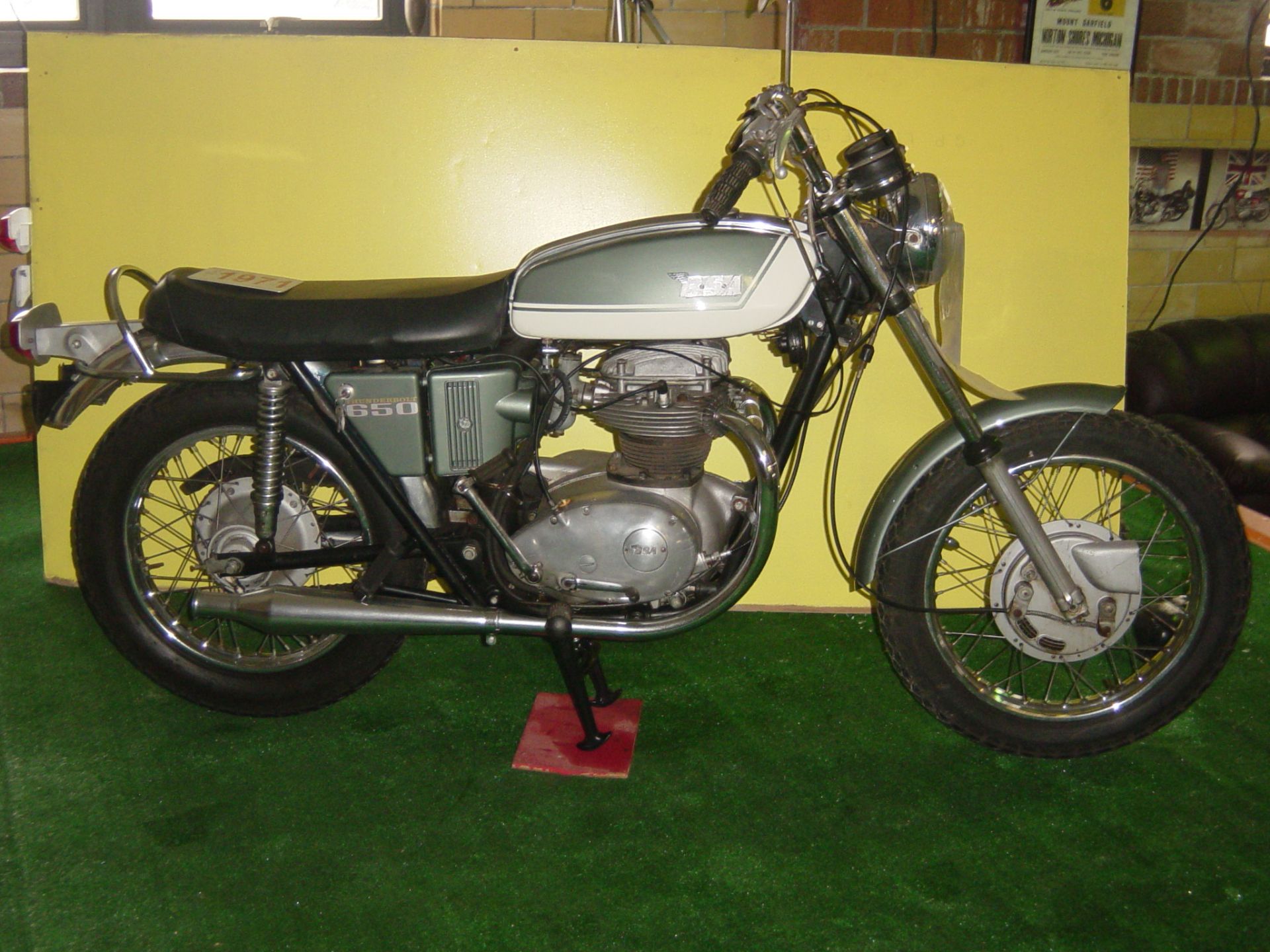 1971 BSA THUNDERBOLT TITLE