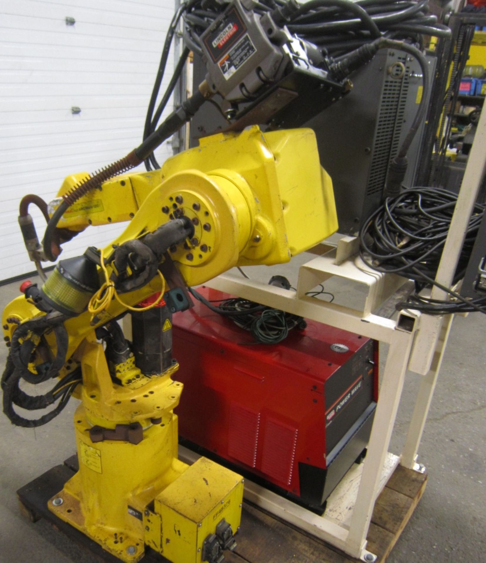 Fanuc Arcmate 120i Welding Robot with Lincoln Powerwave 455M welder &RJ3 Controller & teach pendant - Image 2 of 2