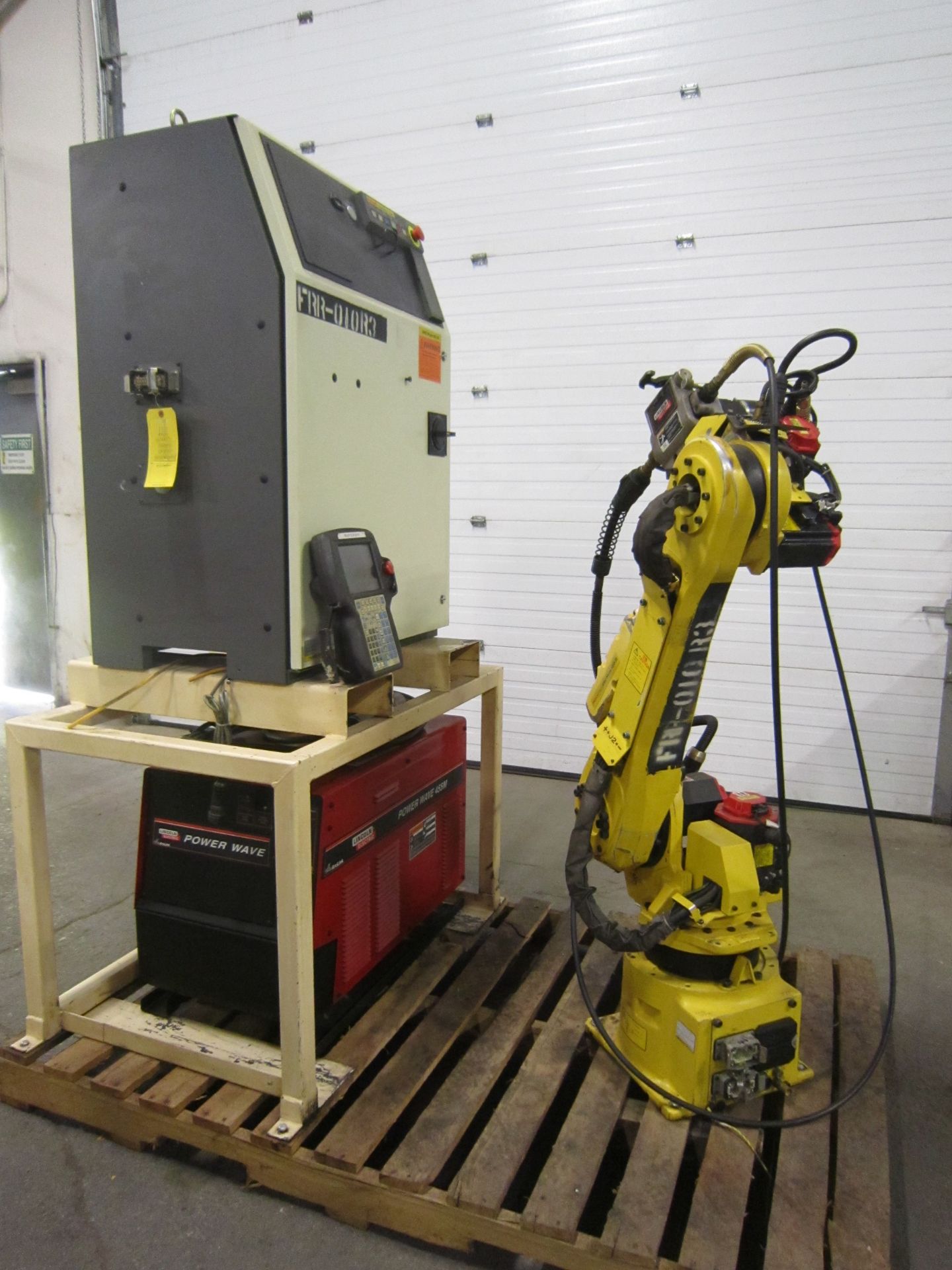 Fanuc Arcmate 120iB Welding Robot with RJ3iB Controller, teach pendant control, Lincoln Powerwave