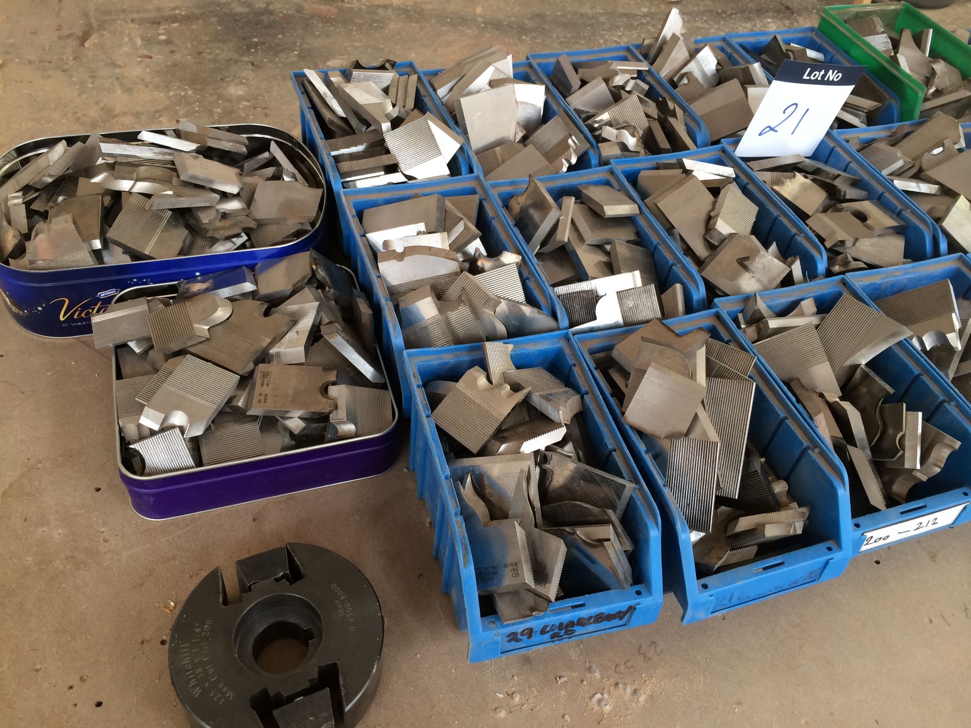 Various Spindle Mould Tooling, as lotted (refer to photograph) - Bild 2 aus 3