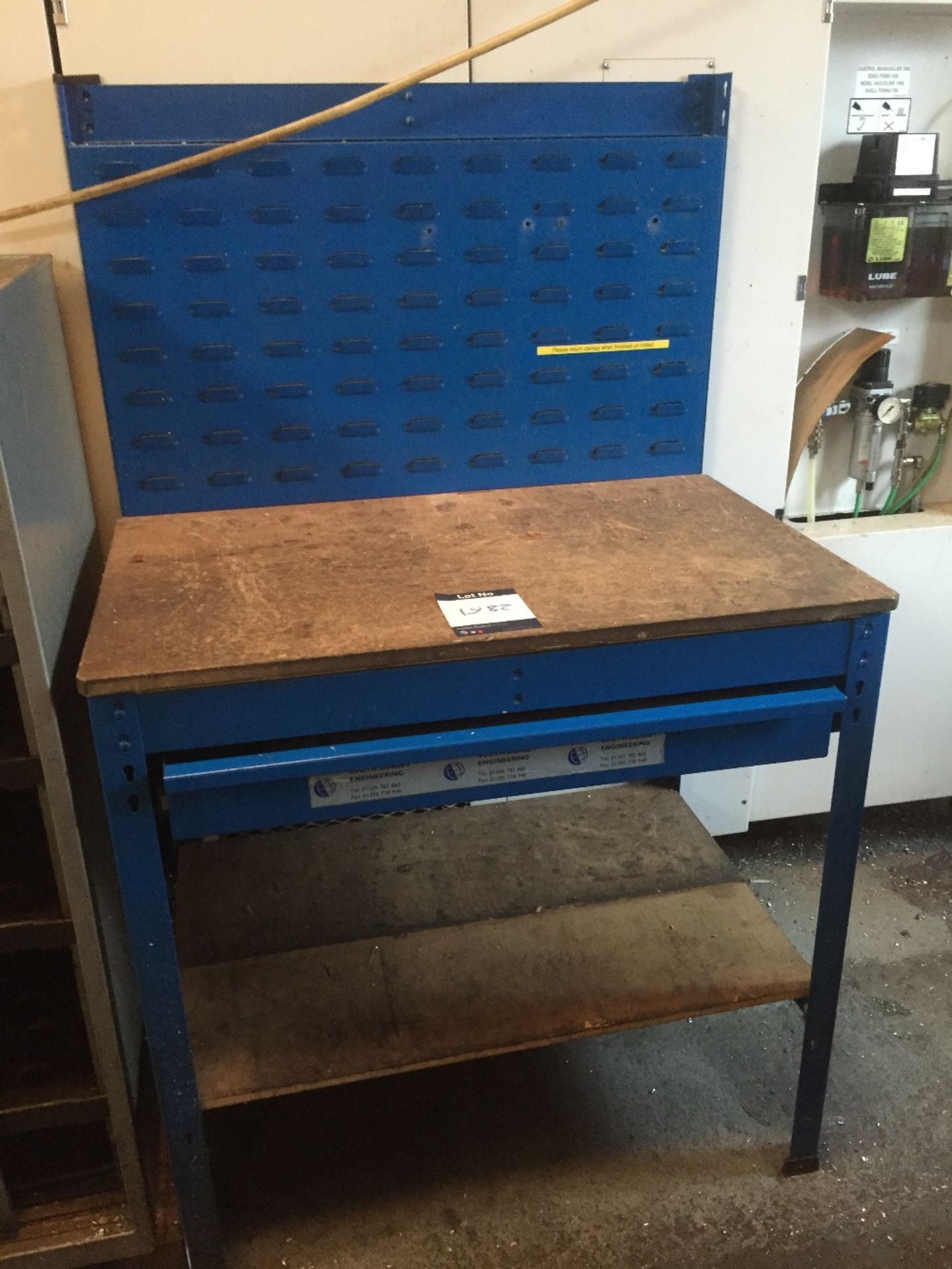 Blue steel 950mm wide work bench
(Located at Kent