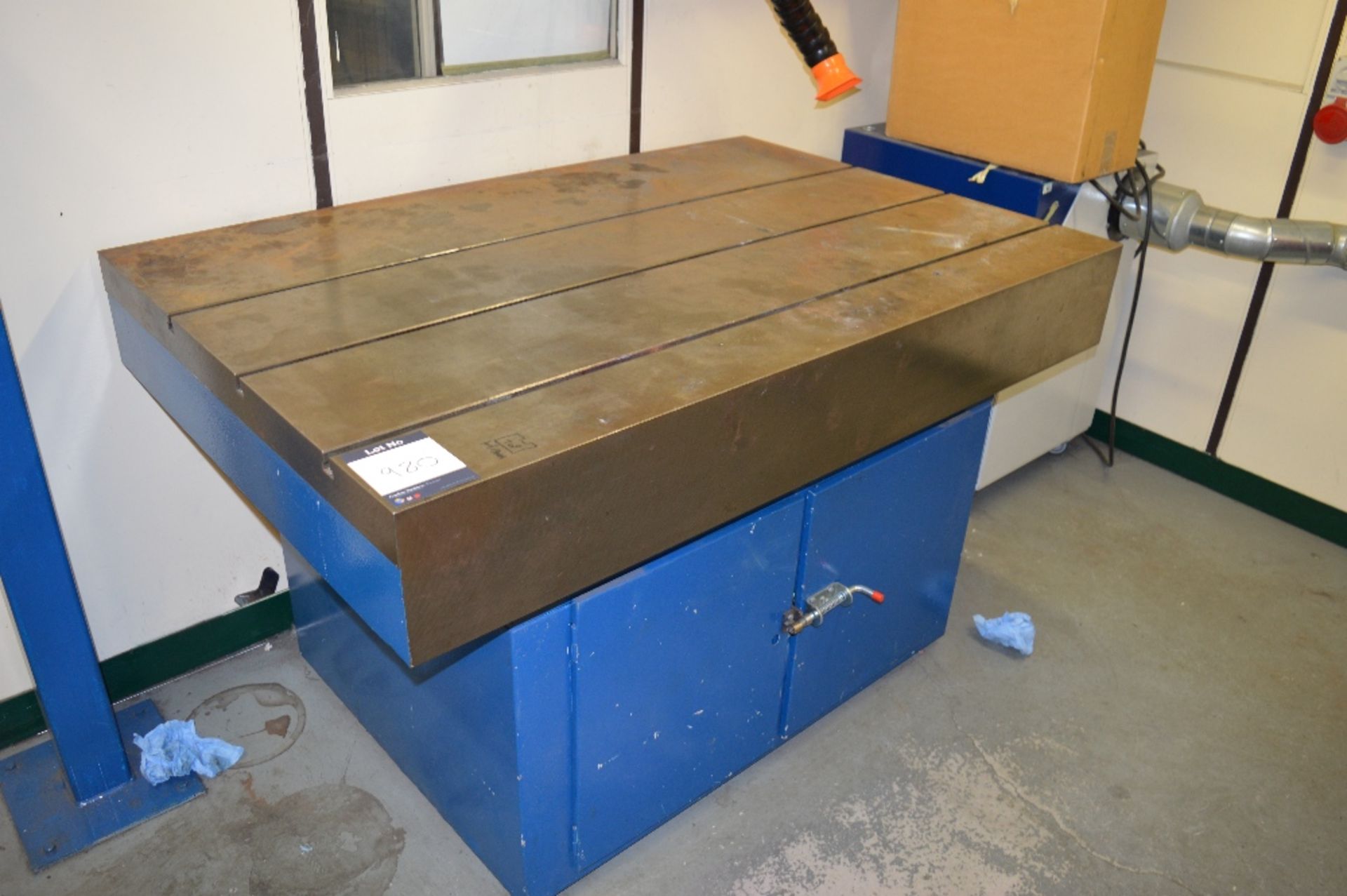 Steel Welding Bench with Integrated Storage
1.50m