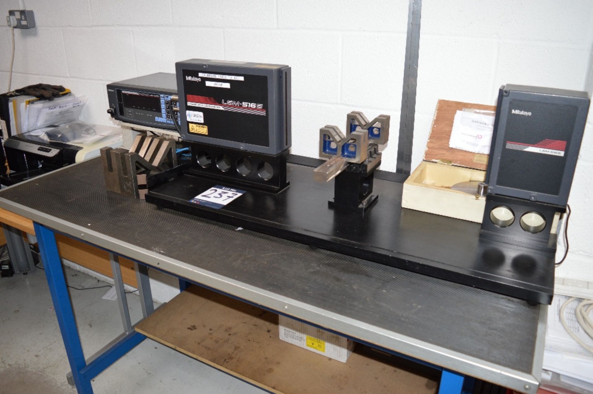 Mitutoyo LSM-516 S laser scan micrometer
Serial no