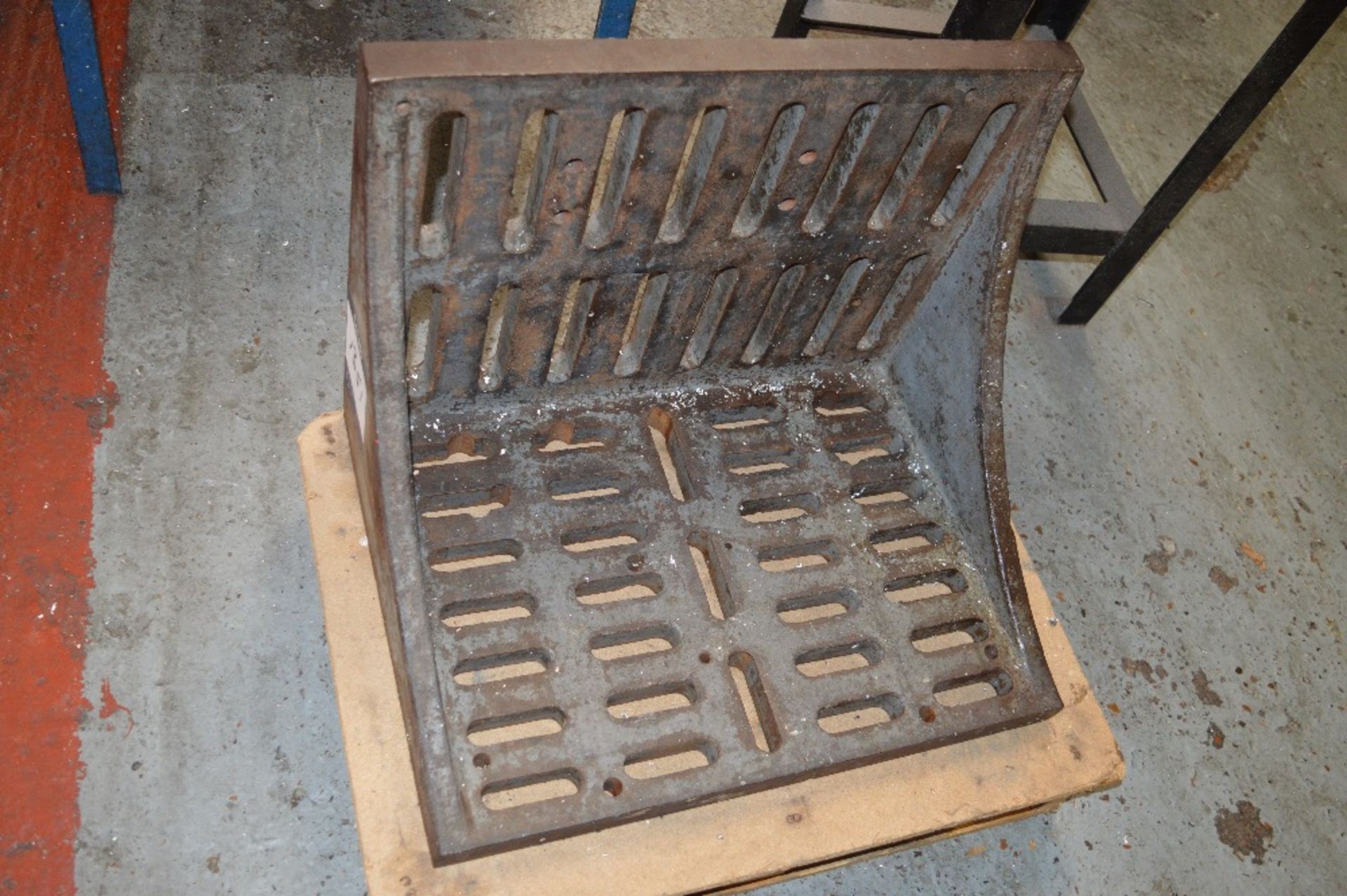 Angle Plate
61cm x 46cm (Located at Kent Rd)