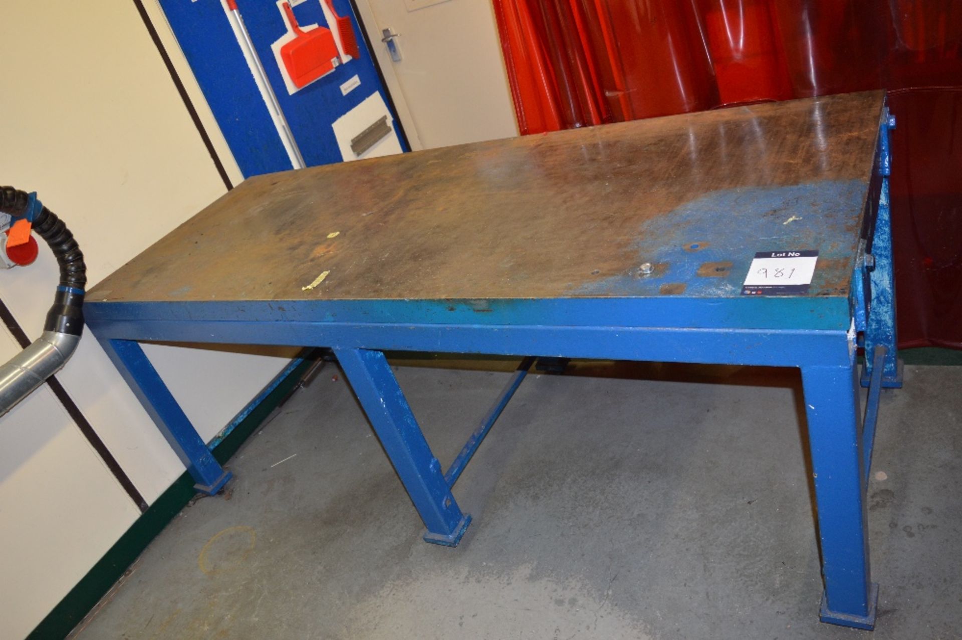 Steel Welding Bench 
2.13m (w) x 0.84m (d) x 0.85m