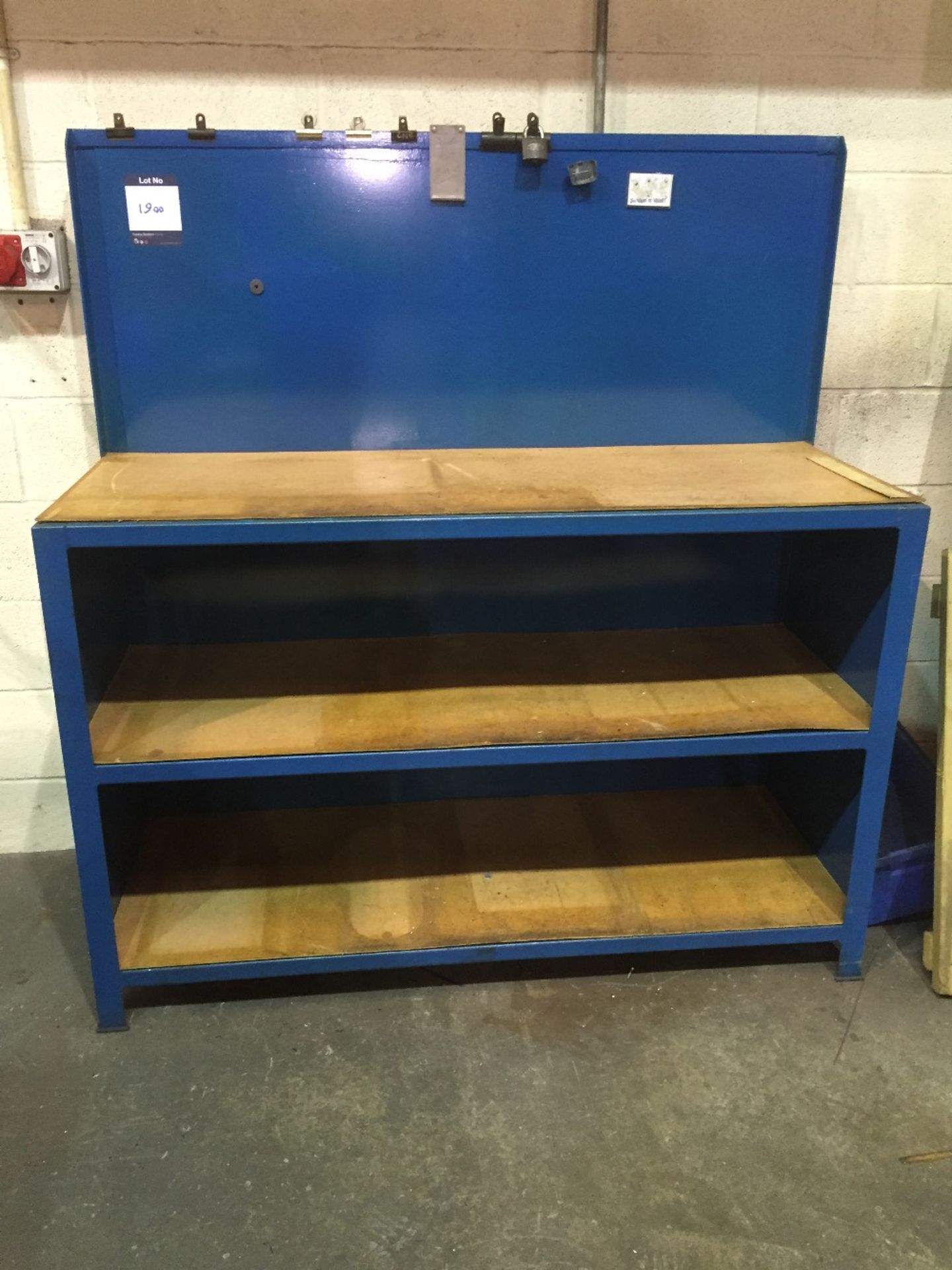 Blue steel 1500mm wide work bench/shelving unit
Lo
