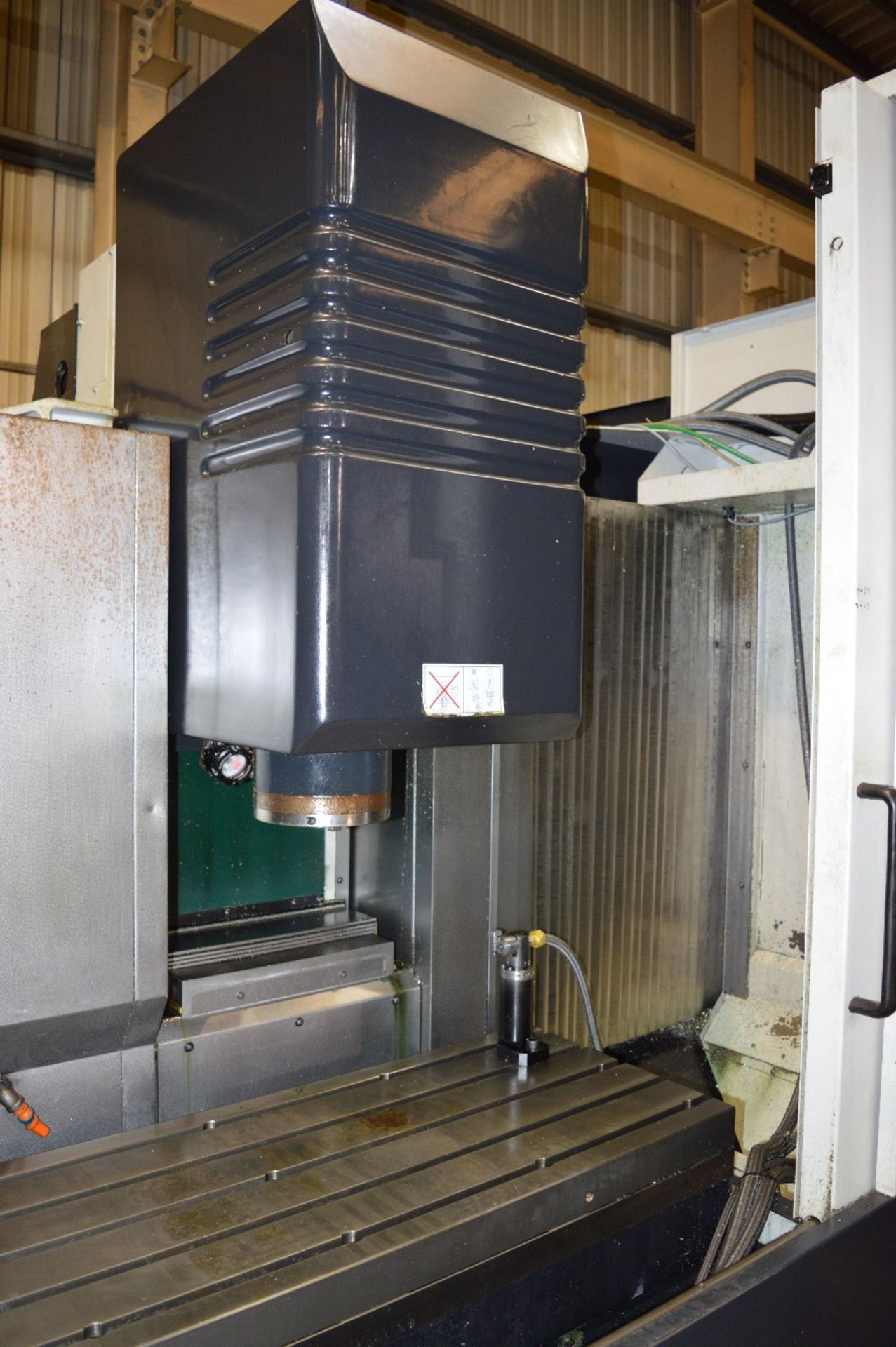 Mazak VTC-200B-II 3 axis CNC vertical machining ce - Image 4 of 10