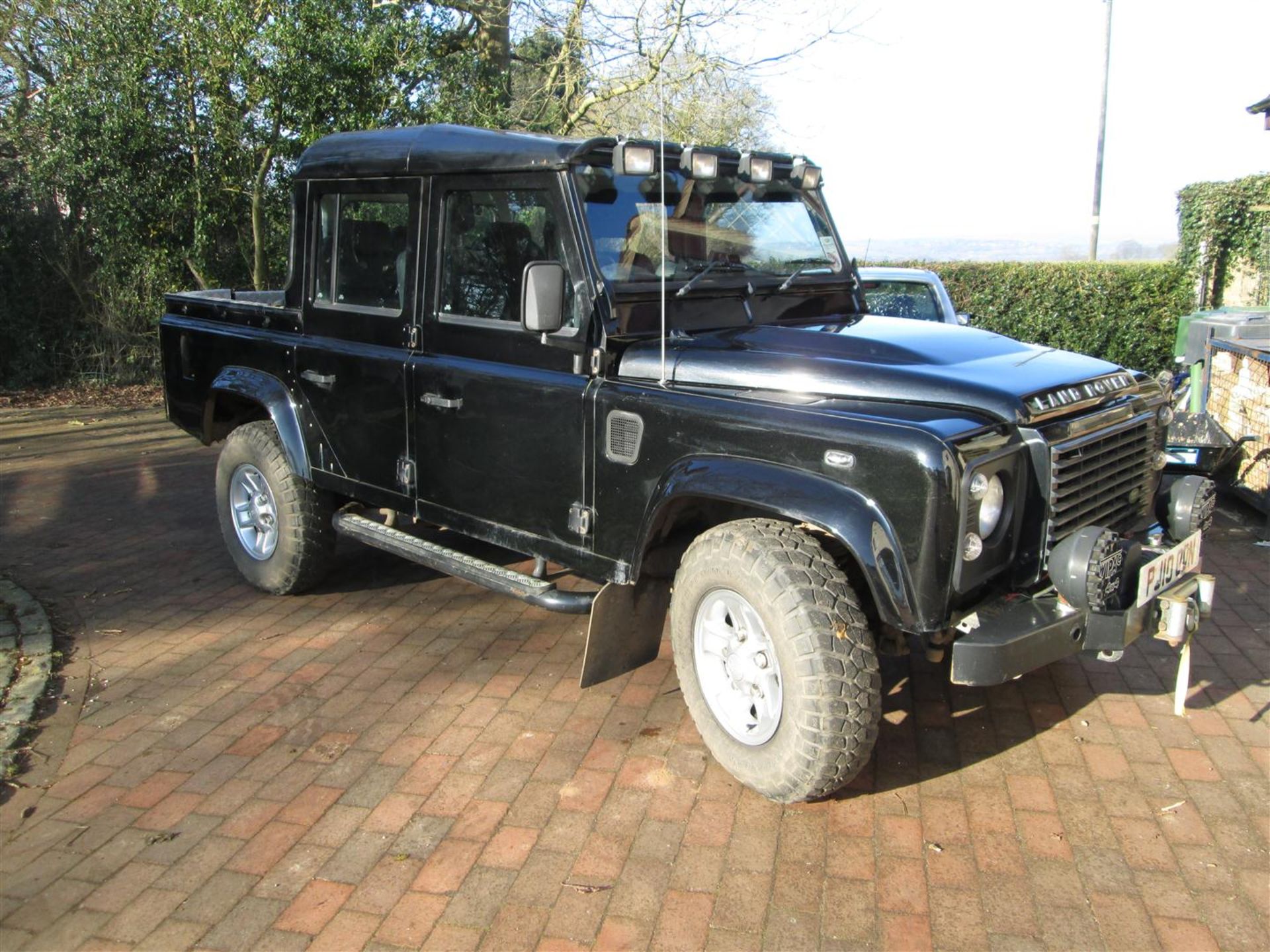 LAND ROVER Defender 110 XS DC LWB (2010) - Image 2 of 20