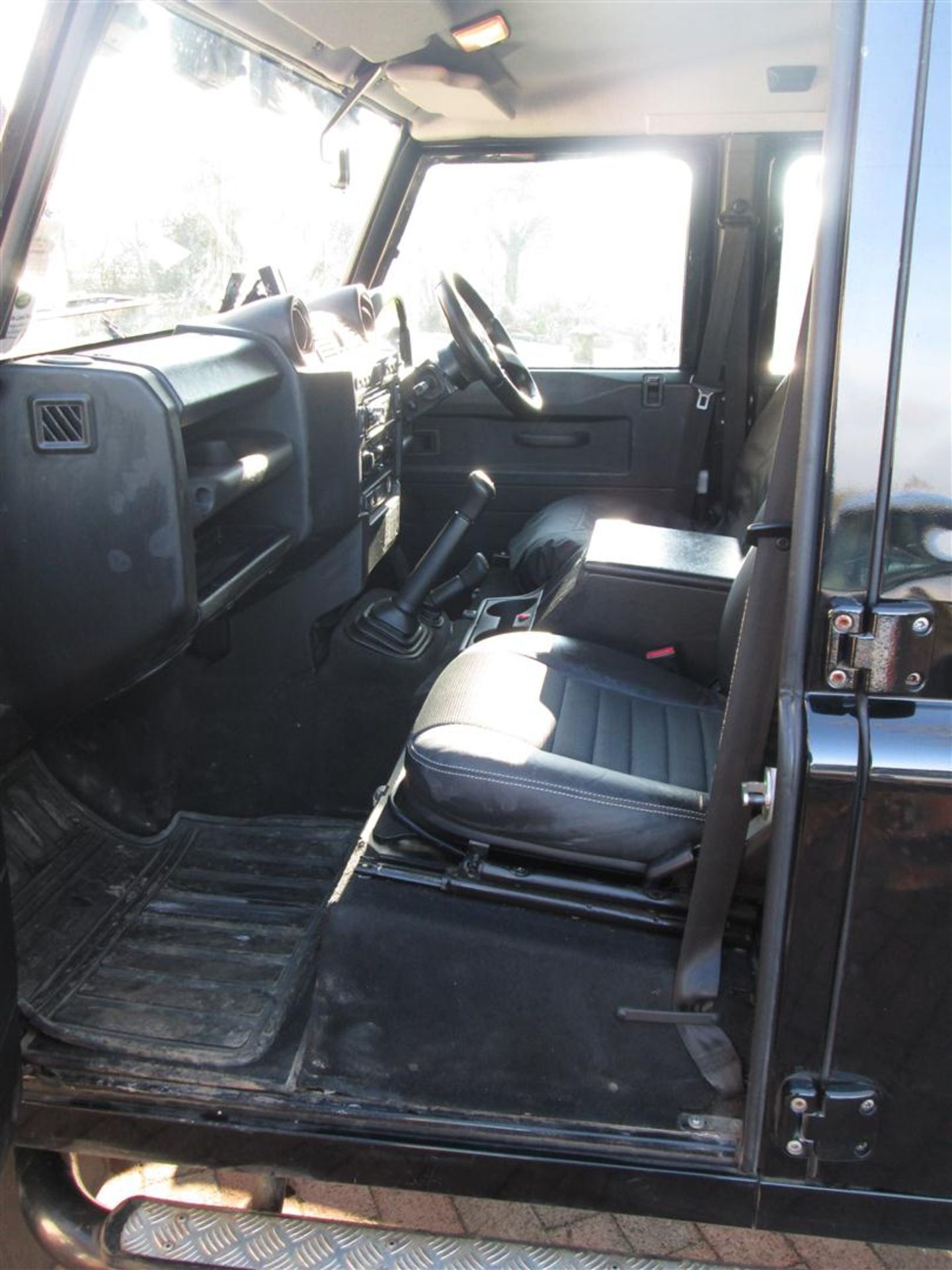 LAND ROVER Defender 110 XS DC LWB (2010) - Image 10 of 20