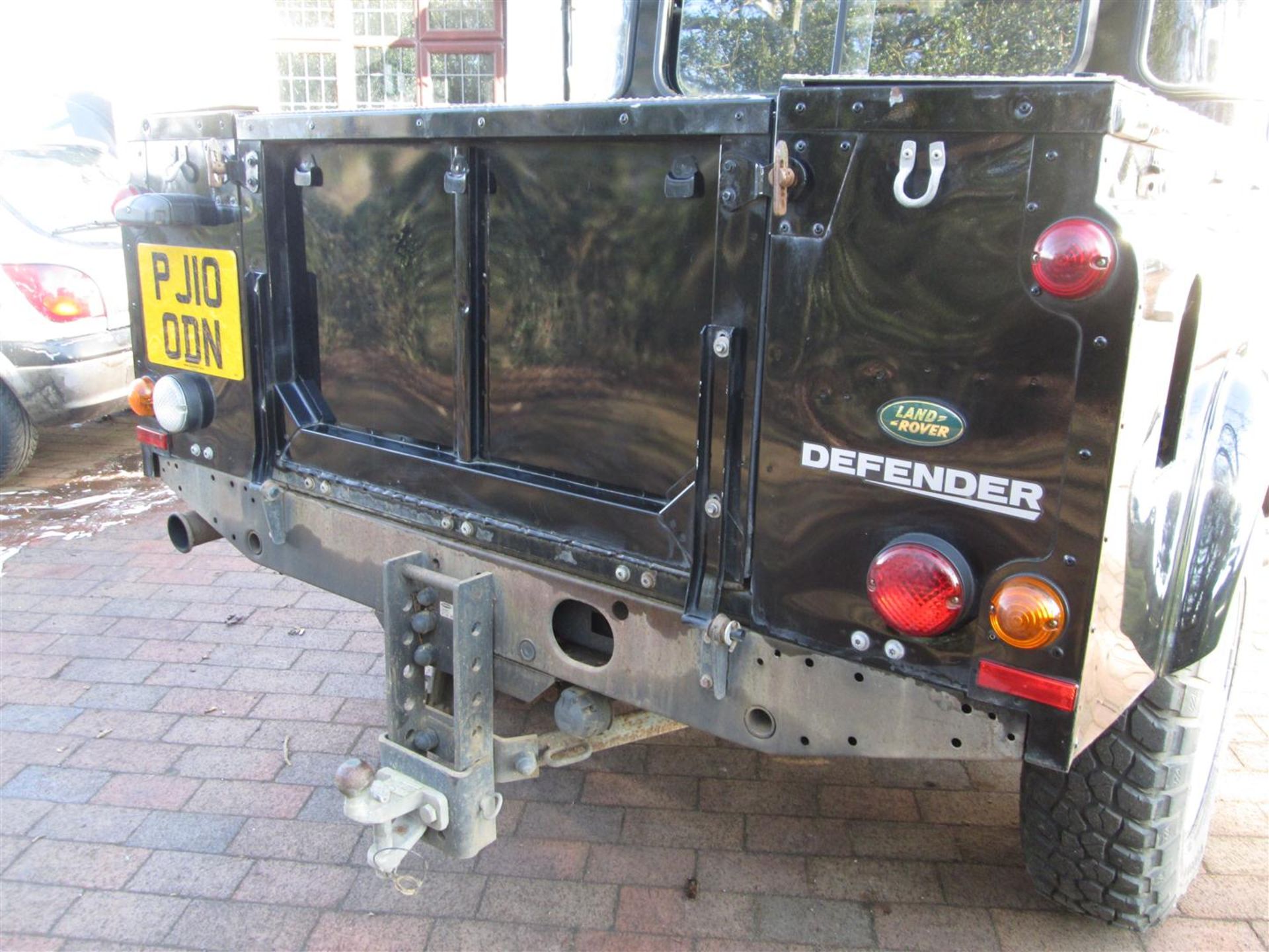 LAND ROVER Defender 110 XS DC LWB (2010) - Image 7 of 20