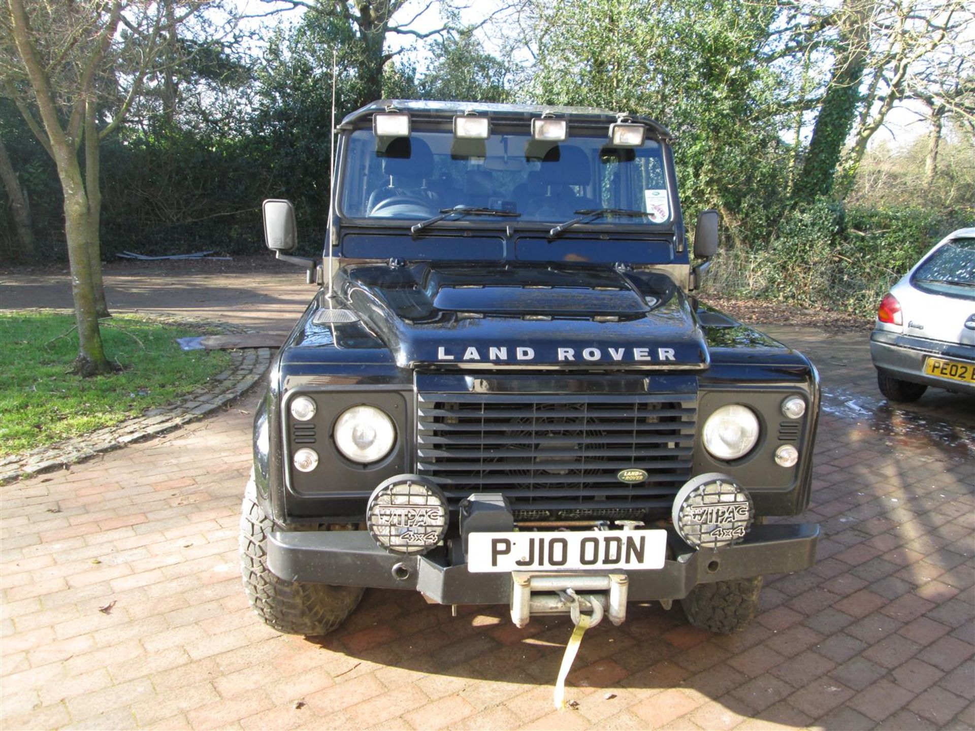 LAND ROVER Defender 110 XS DC LWB (2010) - Image 9 of 20