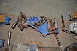 2 pipe clamps