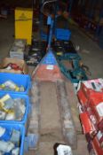Hydraulic pallet truck for spares