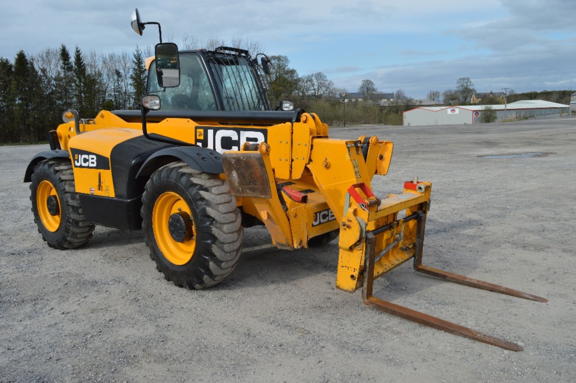 JCB 535 - 125 Hi-Viz 12.5 metre telescopic handler 
Year: 2012
S/N: 2145026
Recorded Hours: 3016 - Image 2 of 14