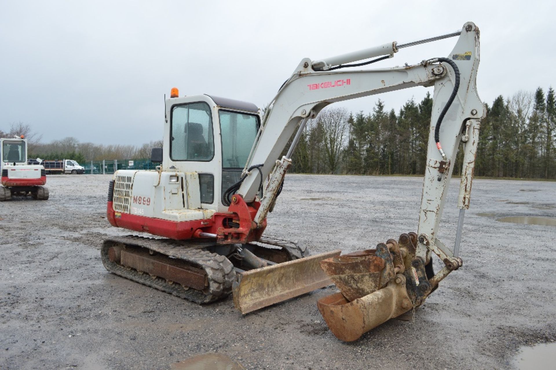 Takeuchi TB145 4.5 tonne rubber tracked midi excavator
Year: 2007
S/N: 14517066
Recorded Hours: - Image 4 of 11