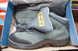 Aimont suede safety shoes Size 11  New & unused