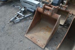 2 ft digger bucket