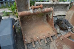 3 ft digger bucket to fit Lot 127