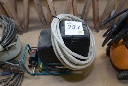 Makita 110v receiver mounted air compressor