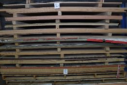 Quantity of chipboard, MDF panels & laminate as lotted