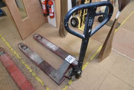 Hydraulic pallet truck