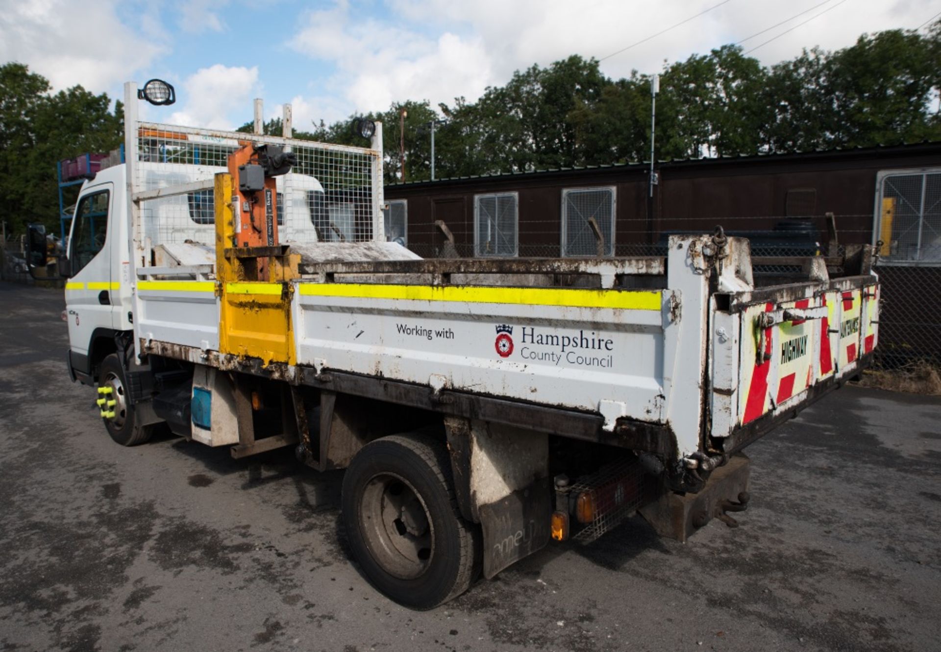 Mitsubishi Fuso 7C18 Canter 7.5 tonne tipper wagon
Registration Number: VX08 HXE
Date of - Image 3 of 7