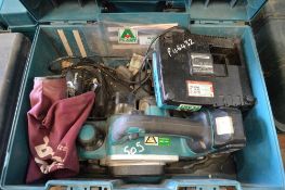 Makita 18v cordless planer c/w charger, spare battery & carry case P46432