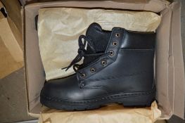 Pair of Apache safety boots size 10 New & unused