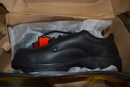 Pair of Apache safety shoe size 11 New & unused
