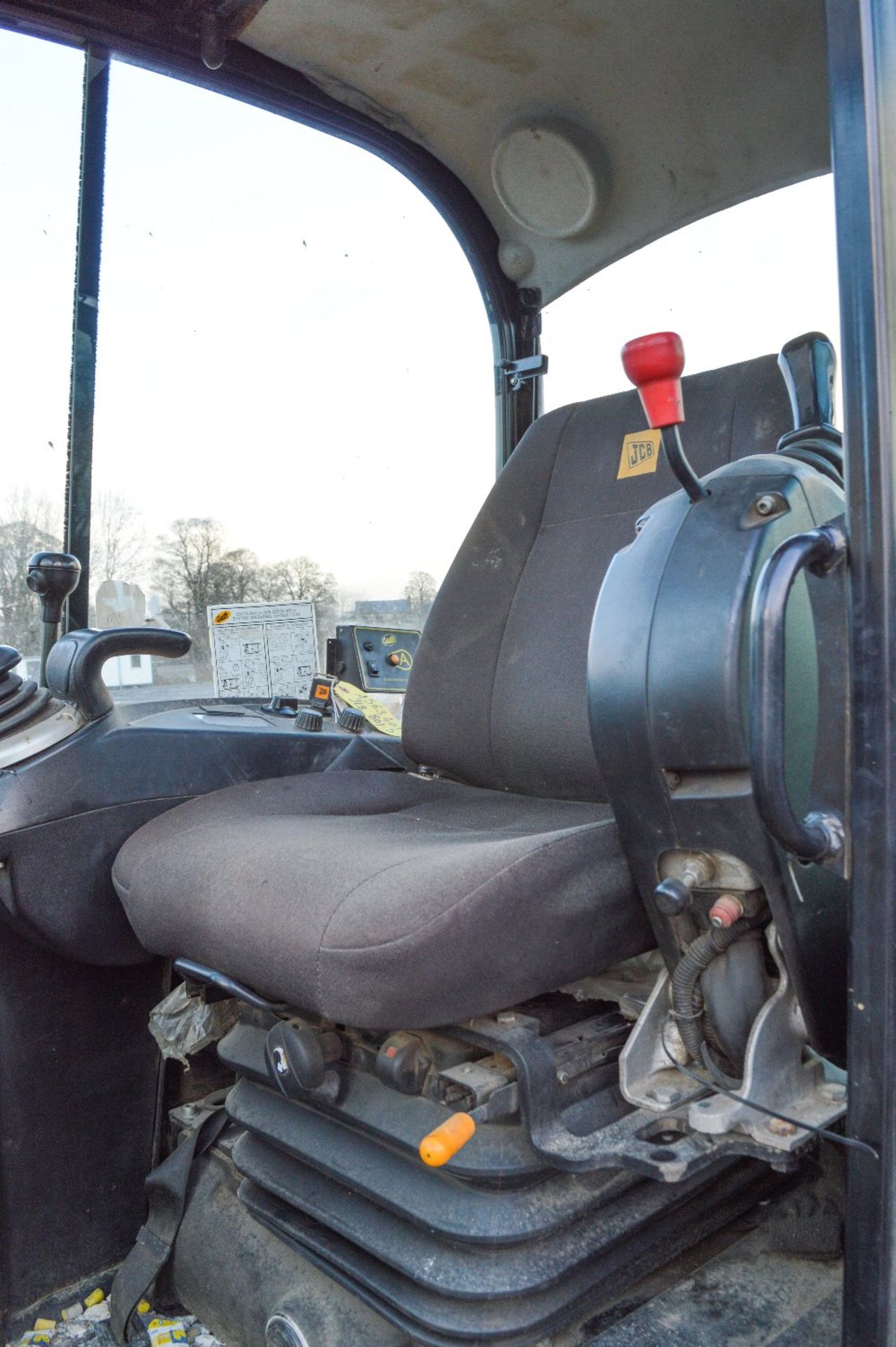 JCB 8050 RTS 5 tonne reduced tail swing rubber tracked mini excavator
Year: 2011
S/N: 1741659 - Image 12 of 12