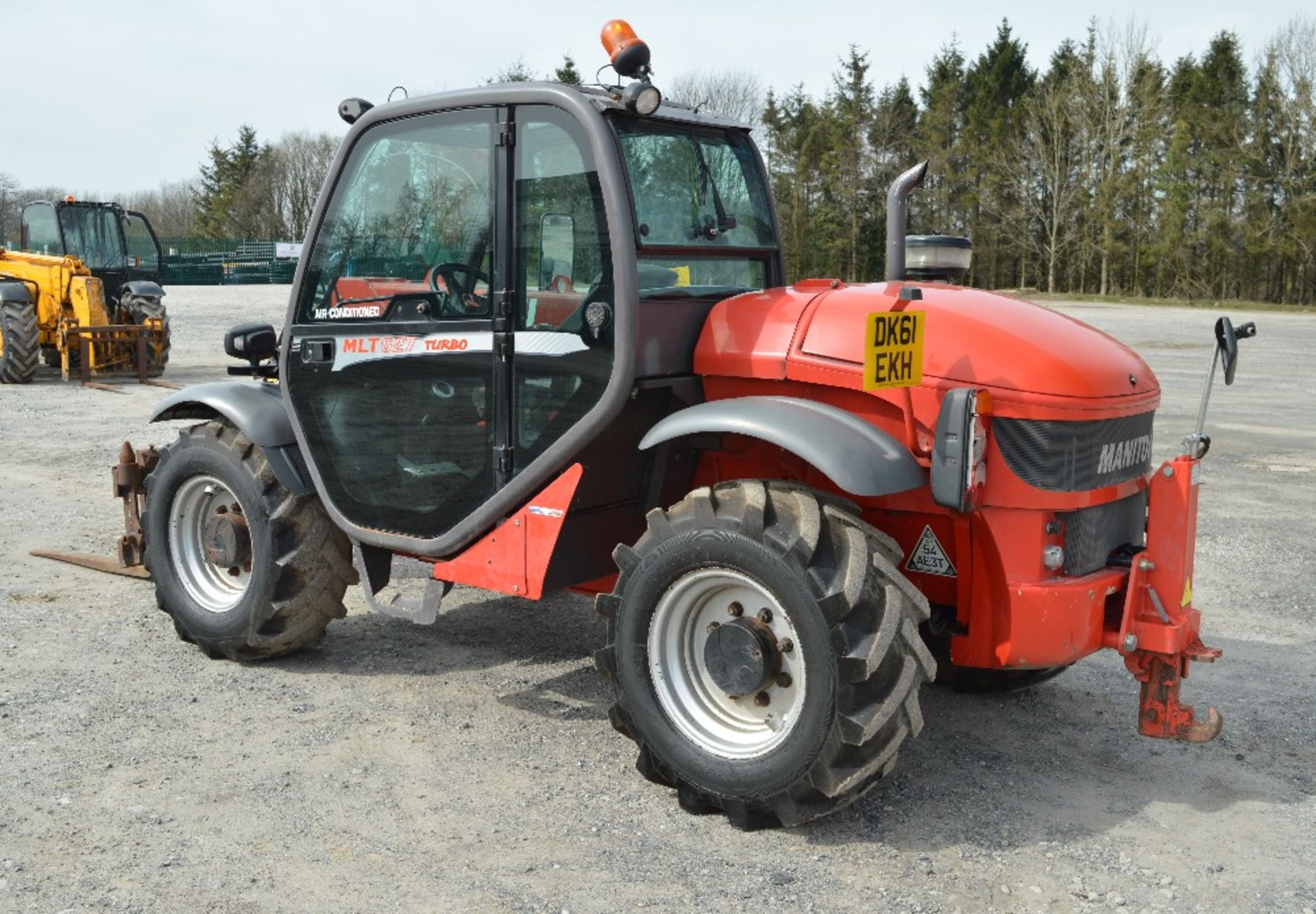 Manitou MLT 627 Turbo 6 metre telescopic handler
Year: 2011
S/N: 904615
Recorded hours: 3600 - Image 3 of 12