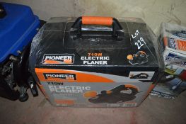 Pioneer 240v 710 watt planer **No VAT on hammer price but VAT will be charged on Buyers Premium**