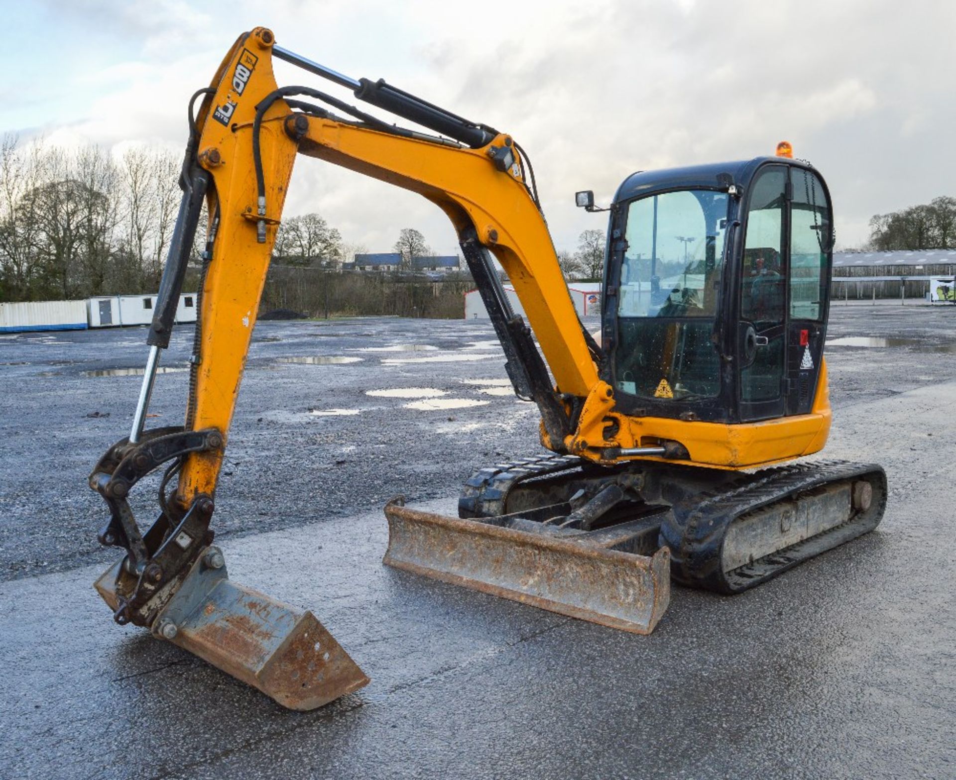 JCB 8050 RTS 5 tonne reduced tail swing rubber tracked mini excavator
Year: 2011
S/N: 1741659
