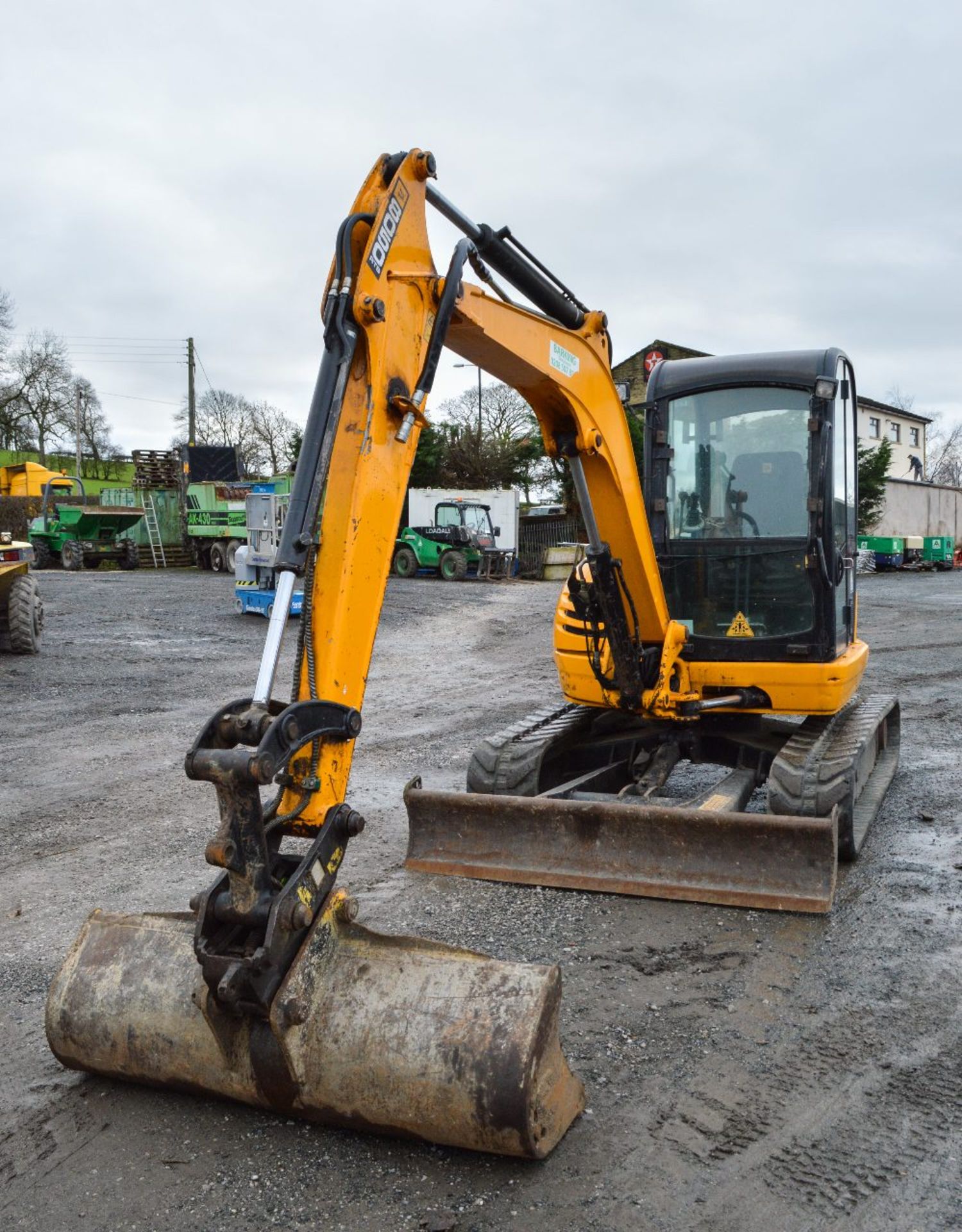 JCB 8050 RTS 5 tonne reduced tail swing rubber tracked mini excavator
Year: 2011
S/N: 1741664 - Image 5 of 12