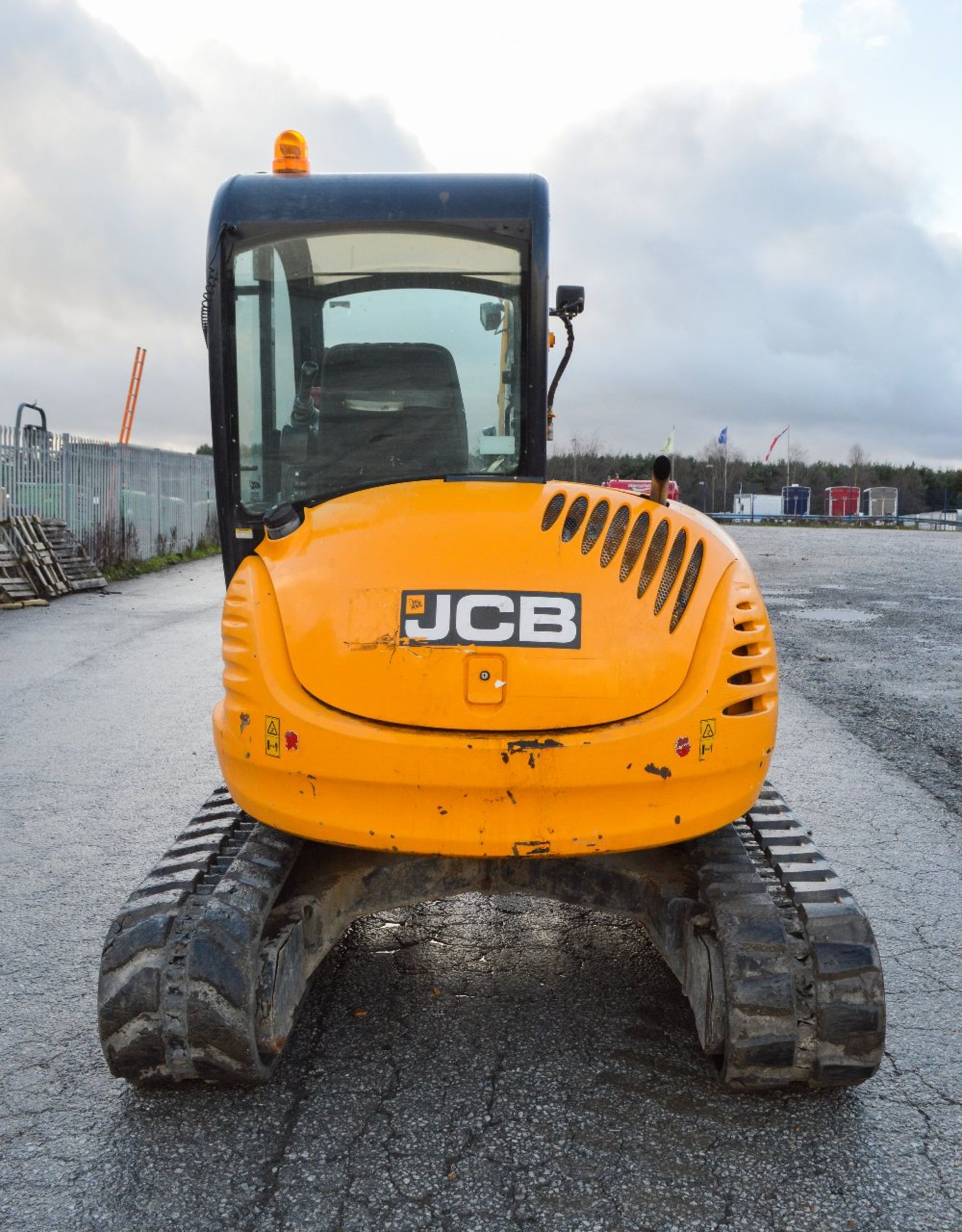 JCB 8050 RTS 5 tonne reduced tail swing rubber tracked mini excavator
Year: 2011
S/N: 1741659 - Image 5 of 12