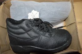 Pair of Click black safety boots size 6 New & unused
