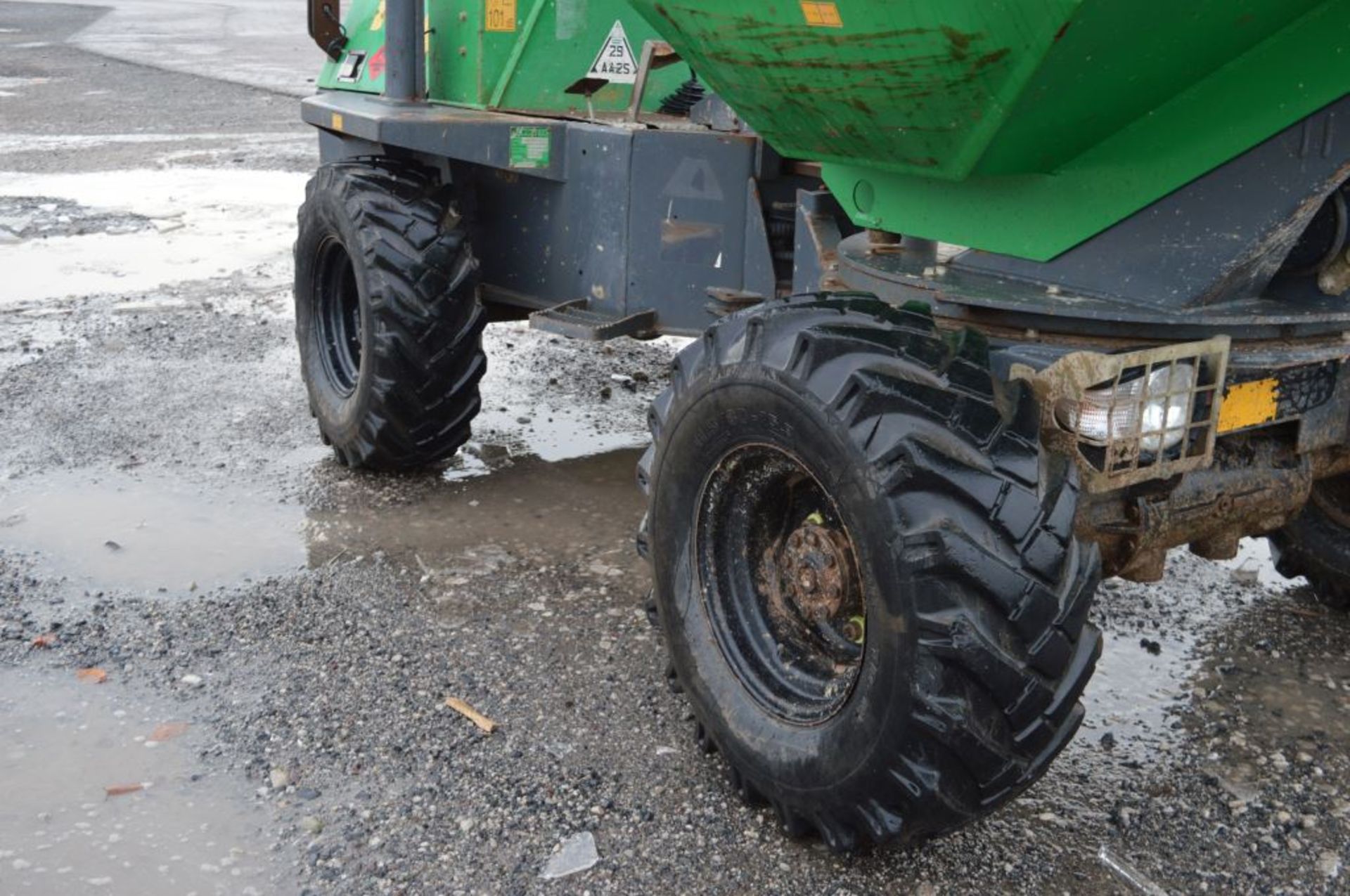 Benford Terex 3 tonne swivel skip dumper
Year: 2007
S/N: E708FS336
Recorded Hours: 648
A442774 - Image 7 of 12