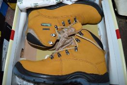 Pair of Click honey safety boots size 9 New & unused