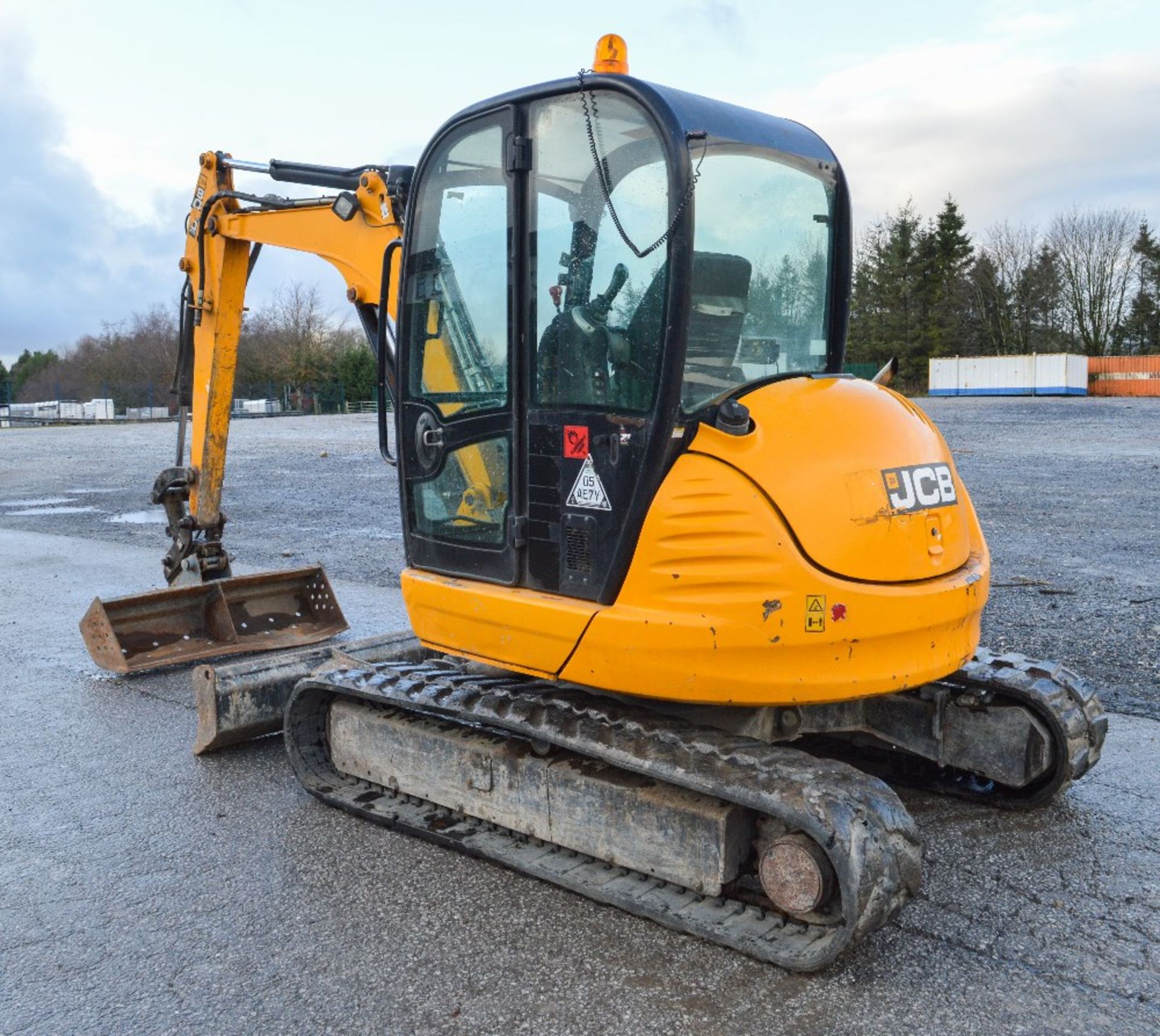 JCB 8050 RTS 5 tonne reduced tail swing rubber tracked mini excavator
Year: 2011
S/N: 1741659 - Image 2 of 12