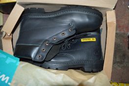 Pair of Apache black safety boots size 9 New & unused