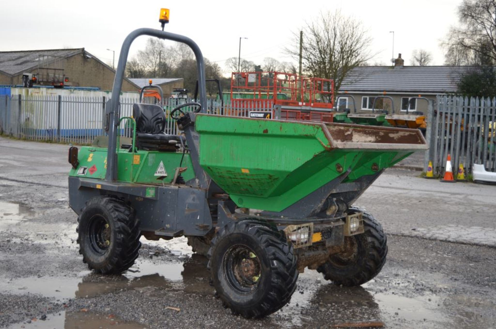 Benford Terex 3 tonne swivel skip dumper
Year: 2007
S/N: E708FS336
Recorded Hours: 648
A442774 - Image 4 of 12