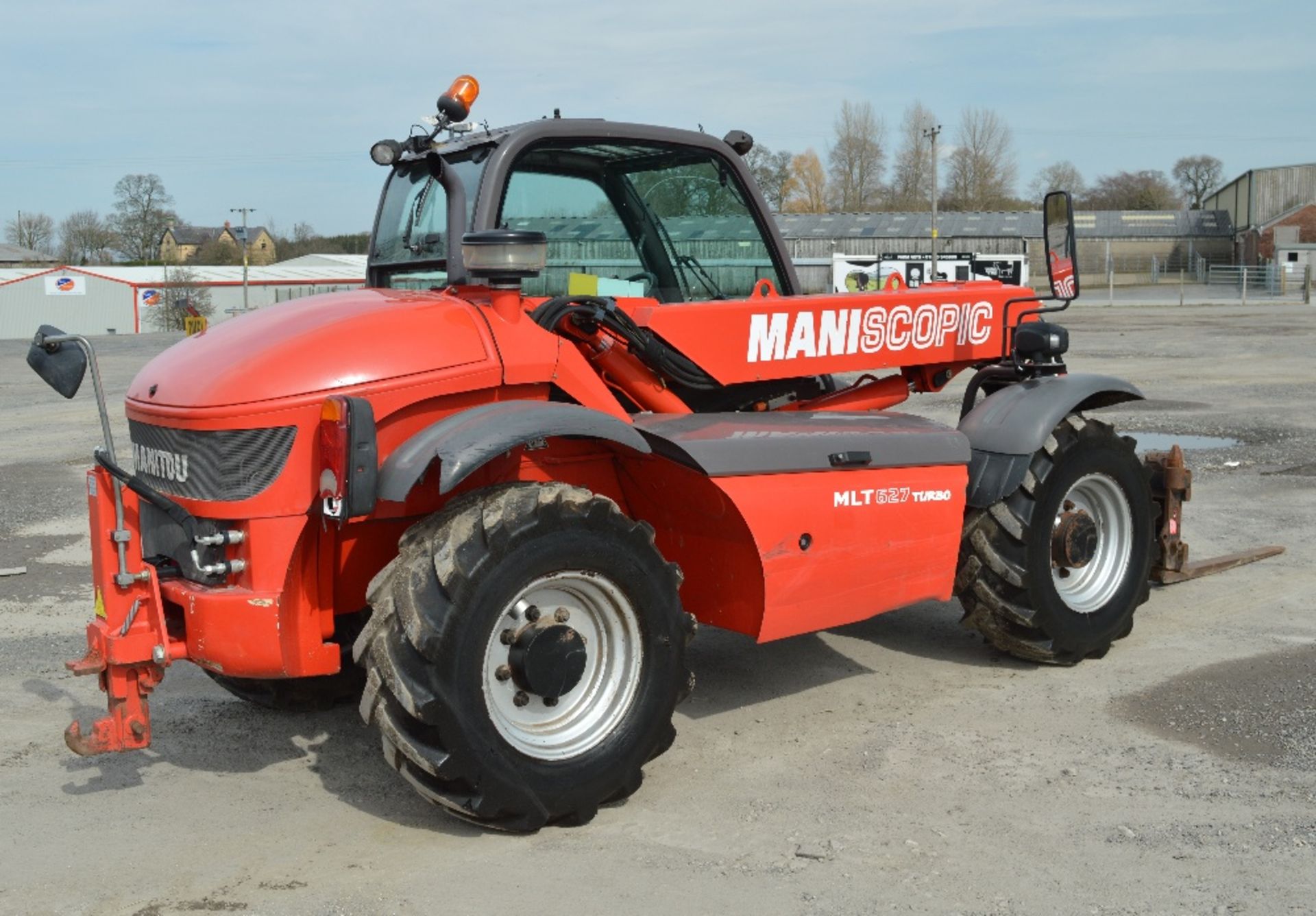 Manitou MLT 627 Turbo 6 metre telescopic handler
Year: 2011
S/N: 904615
Recorded hours: 3600 - Image 4 of 12