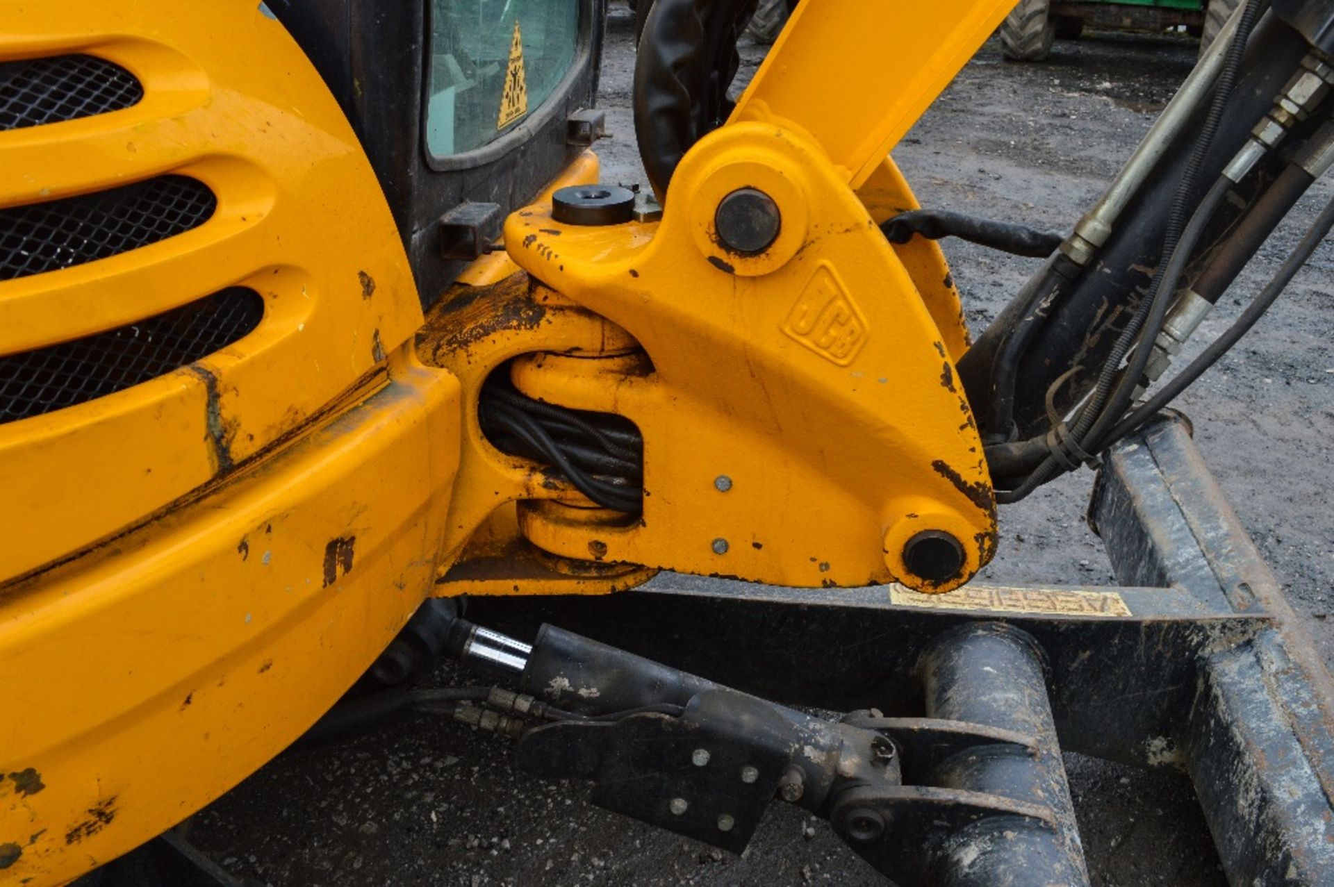 JCB 8050 RTS 5 tonne reduced tail swing rubber tracked mini excavator
Year: 2011
S/N: 1741664 - Image 9 of 12