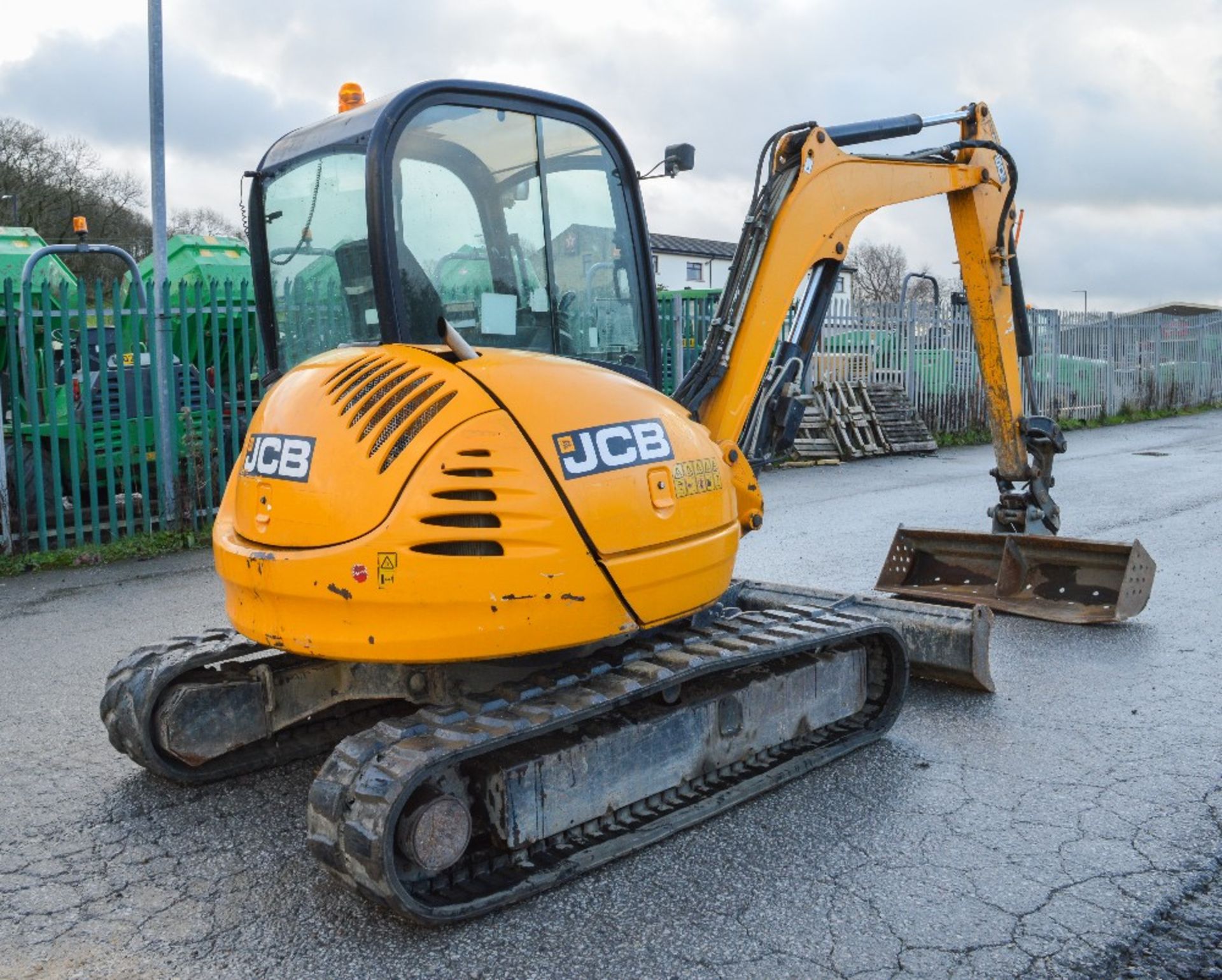 JCB 8050 RTS 5 tonne reduced tail swing rubber tracked mini excavator
Year: 2011
S/N: 1741659 - Image 3 of 12
