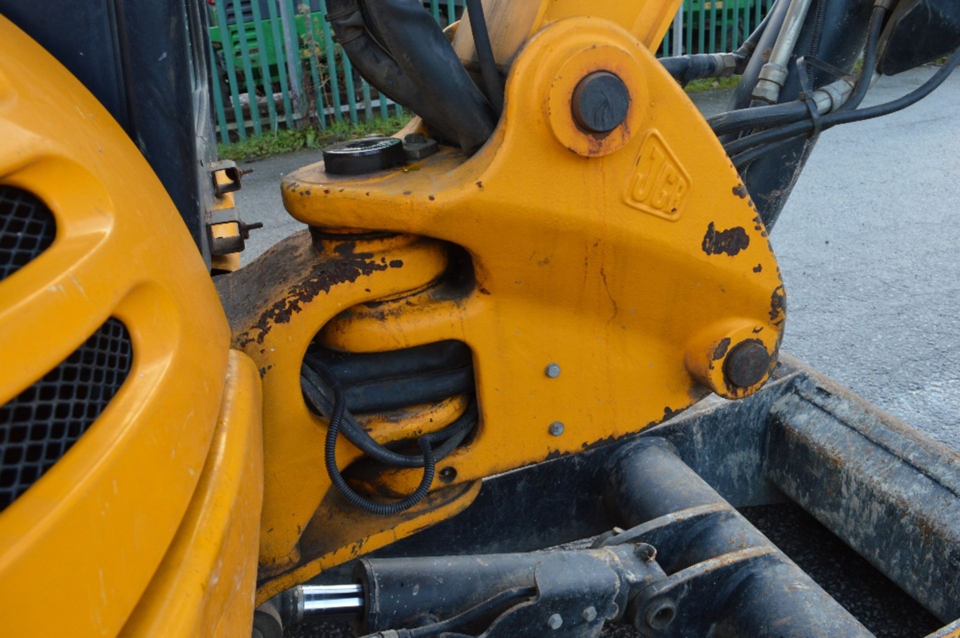 JCB 8050 RTS 5 tonne reduced tail swing rubber tracked mini excavator
Year: 2011
S/N: 1741659 - Image 9 of 12