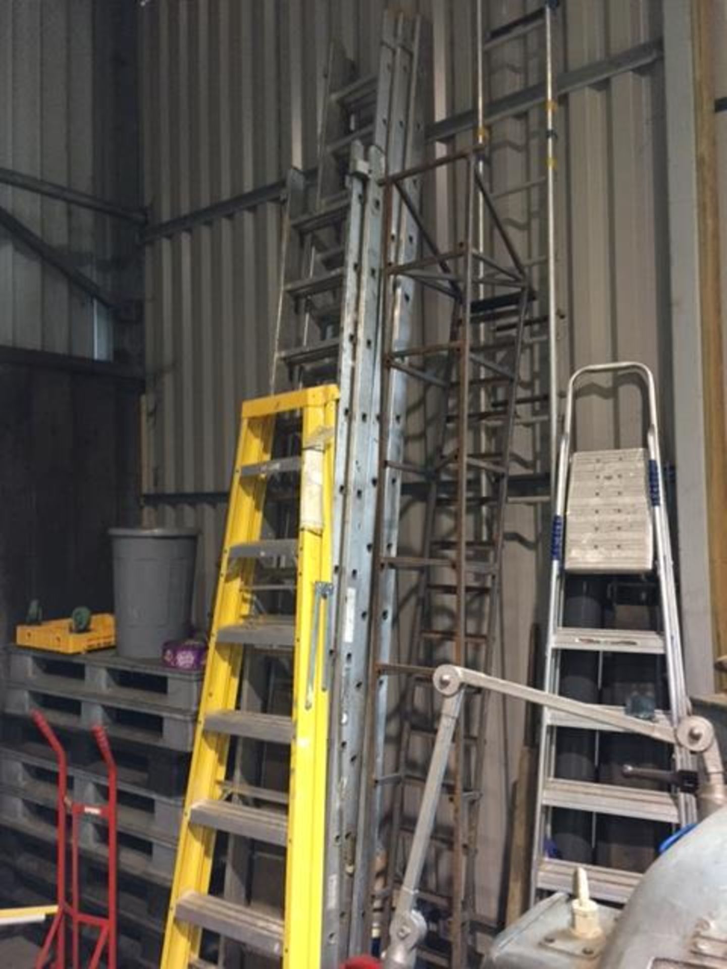 Triple & Double Aluminium Extension Ladders With Quantity Of Roofing Ladder Sections As Pictured
