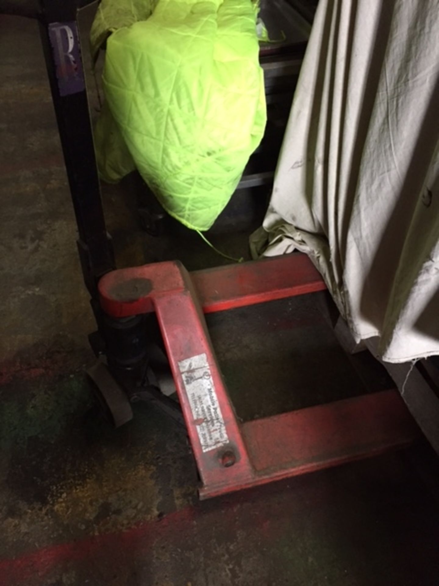 Hydraulic Pallet Truck red & Blitzer similar